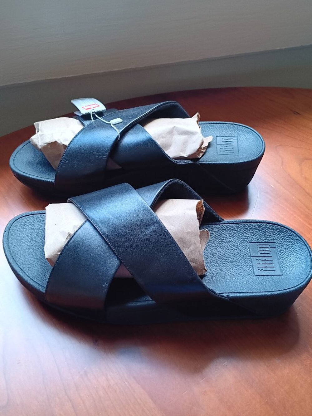 NWT FitFlop Lulu Black Cross Strap Leather Sandals Size 8